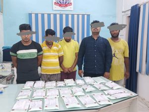 এস টি এফ এর জালে আড়াই কিলোগ্রাম নিষিদ্ধ হেরোইনসহ হাতেনাতে ধরা পড়ল পাঁচ পাচারকারী।