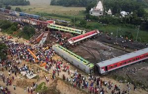 শুক্রবার সন্ধ্যায় বালেশ্বরের কাছে ভয়াবহ ট্রেন দুর্ঘটনার পর নিখোঁজ সোনারপুরের 
২ যুবক